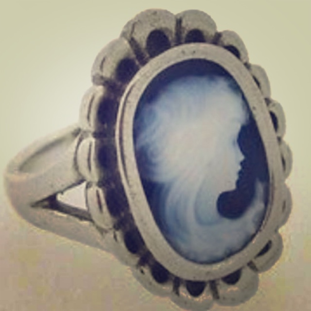Pandora cameo ring